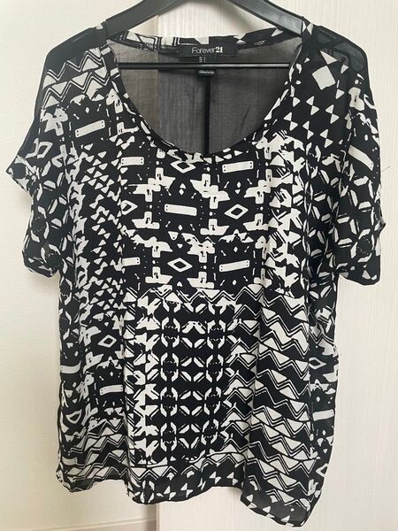 美品 FOREVER 21 レディース 半袖 ブラウス カットソー 半袖Tシャツ 黒