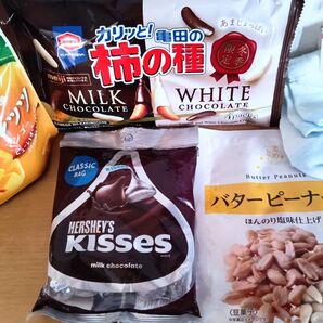 靴下と お菓子詰め合わせ お菓子セット 菓子 お菓子まとめ売り お菓子 食料品 食品まとめ売り 食品詰め合わせ 亀田製菓 おつまみ