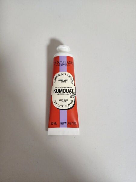 【限定品】L'OCCITANE ロクシタン KUM カムクアット スノー SH シア ハンドクリーム☆30ml☆