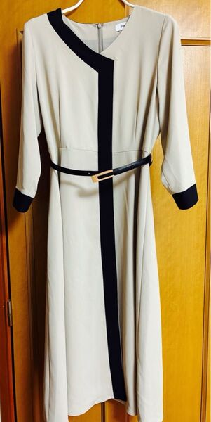 TONAL ベージュ Vネック 七分袖 ワンピース