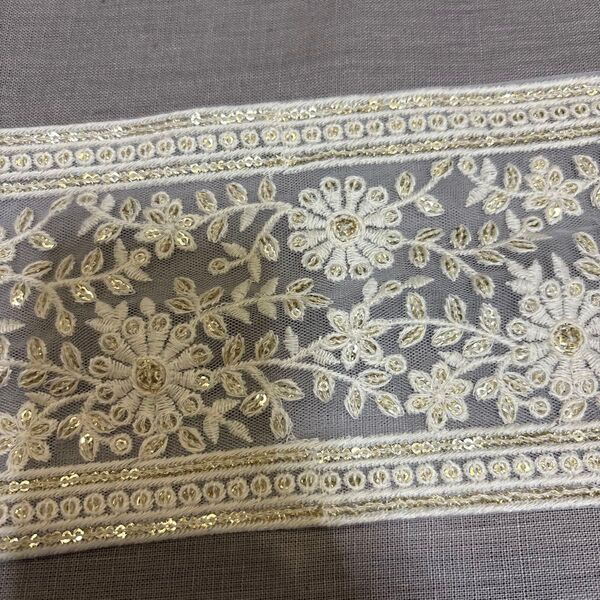 104インド刺繍リボン太幅ホワイト50cm 1mまとめ割あり同梱歓迎手芸ハンドメイド和装着物