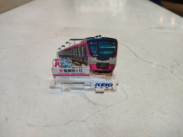 京王線 聖蹟桜ヶ丘駅開業100周年記念アクリルスタンド 5000系 京王ライナー 新品、非売品