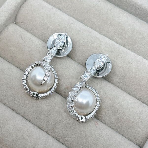 SWAROVSKI スワロフスキー Snake スネーク ドロップ ピアス