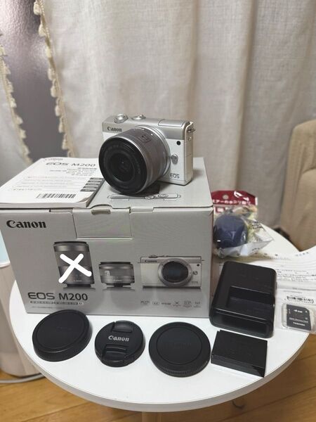 人気ホワイトWi-Fi &自撮りCanon EOS M200 Canon