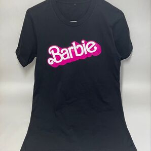 バービーロゴのロングTシャツ/ブラック/レディースMサイズくらい/Barbie