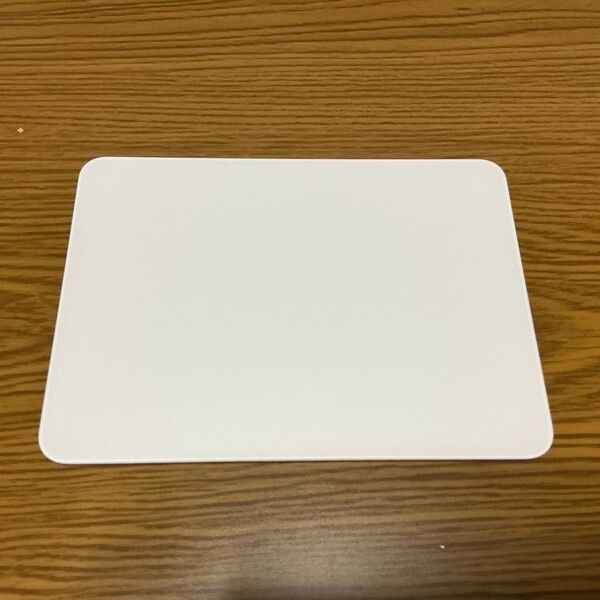 Apple Magic Trackpad ホワイト (MK2D3ZA/A) 中古 ケーブルなし