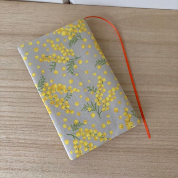 ハンドメイド ブックカバー 新書判 ベージュ ミモザ