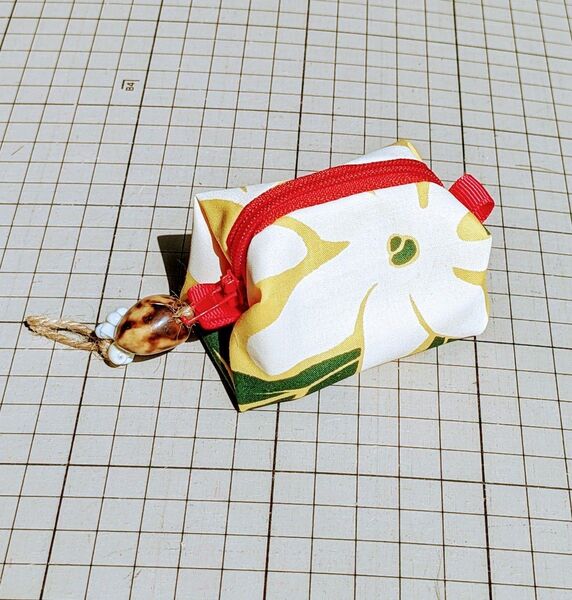 ハワイアン小物 ミニキャラメル型ポーチ