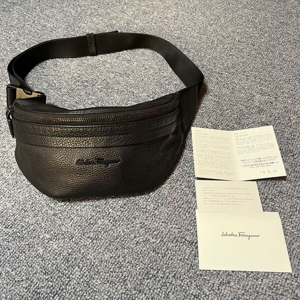 【美品】Salvatore Ferragamo ボディバッグ ブラック レザー