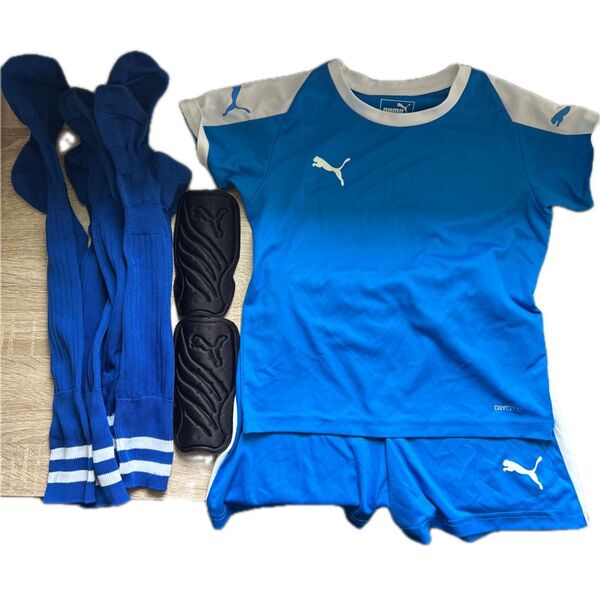 PUMA サッカーウェア上下 ソックス レガース 4点セット 必ず商品詳細をご確認ください