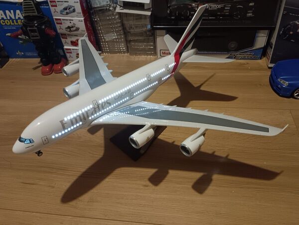 1/160 エアバス A380 エミレーツ LED 点灯 飛行機 模型