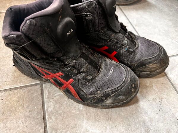 asics靴ハイカット