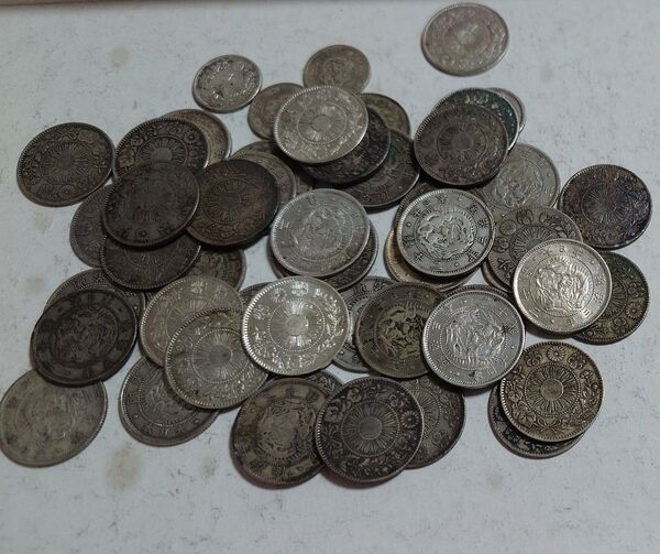 旭日竜ニ十銭銀貨 竜十銭銀貨