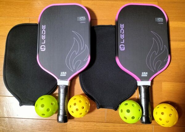 新品未使用♪ LEDE ピックルボールパドル カーボンファイバーラケット 2本のラケット 2つのパドルカバー 4個のボール