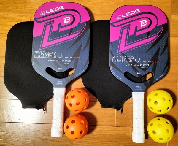 新品未使用♪ LEDE ピックルボールパドル カーボンファイバー エッジレススタイル 2本のパドル 2つのパドルカバー 4個ボール