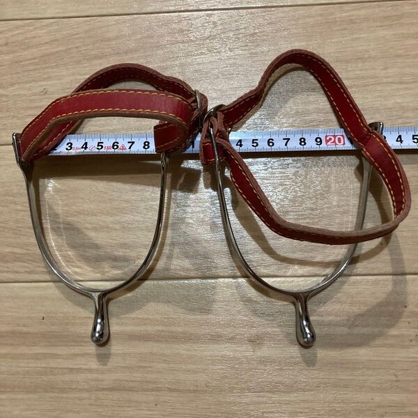 乗馬用拍車 2個セット レッドベルト付き