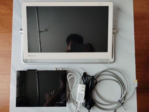 Panasonic プライベート・ビエラ UN-15T7W HDDレコーダー付ポータブルテレビ