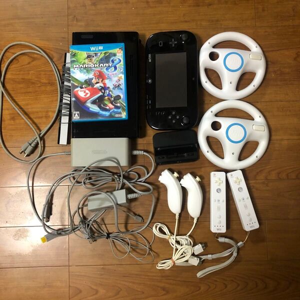 WiiU 32GB 本体とWii リモコン 2個、ヌンチャク2個、ハンドル2個、マリオカート8 セット動作確認済み