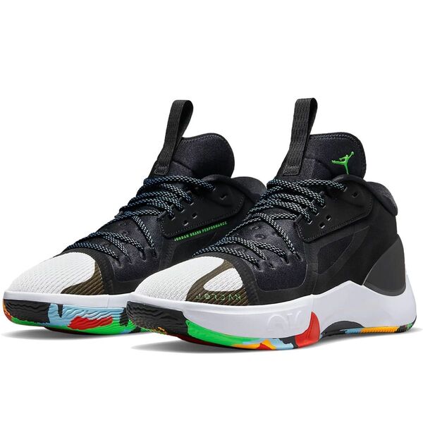 耐久性のあるXDRソールを備えた、ブラックとマルチカラーのバスケットボールシューズ。JORDAN ZOOM SEPARATE