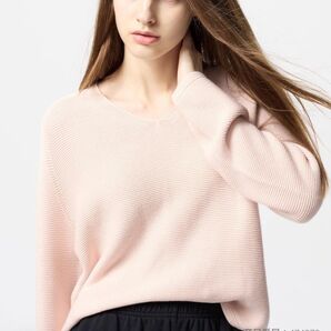 UNIQLO 3DコットンリラックスVネックセーター