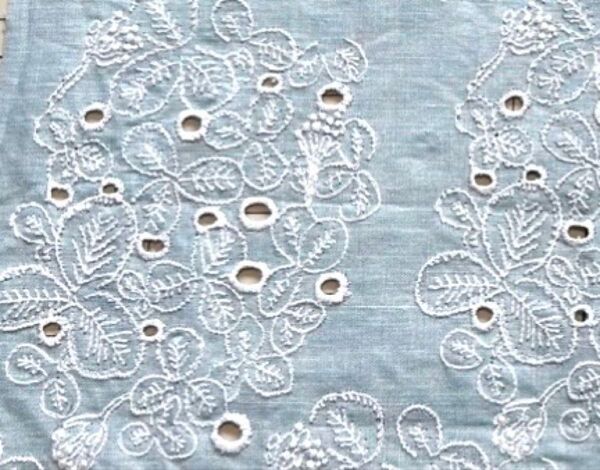 ミナペルホネン sometimeslucky サムタイムズラッキー 希少ライトブルー 刺繍生地 ハギレ