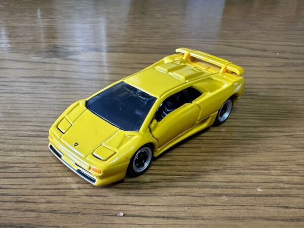 トミカプレミアム ランボルギーニディアブロSV