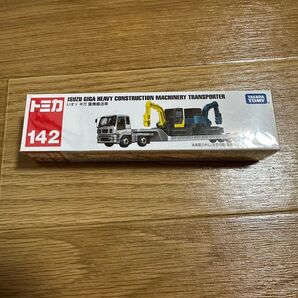 トミカ いすゞ ギガ 重機搬送車