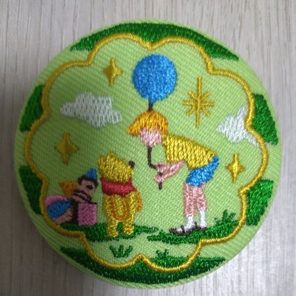 ディズニー 刺繍缶バッジ くまのプーさん