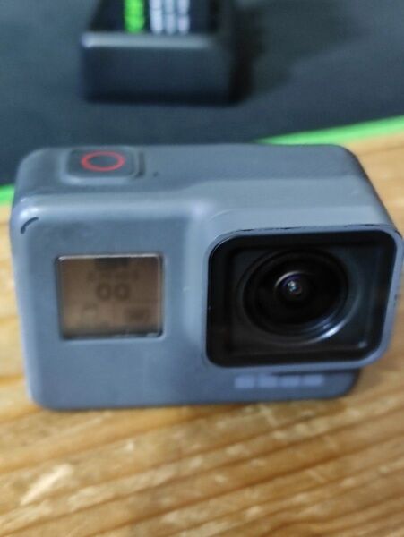 GoPro HERO6 black 予備バッテリー3本充電器ハウジング2個付き
