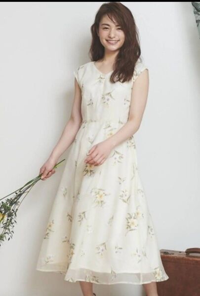 新品未使用 Noela 雑誌掲載 花柄ワンピース
