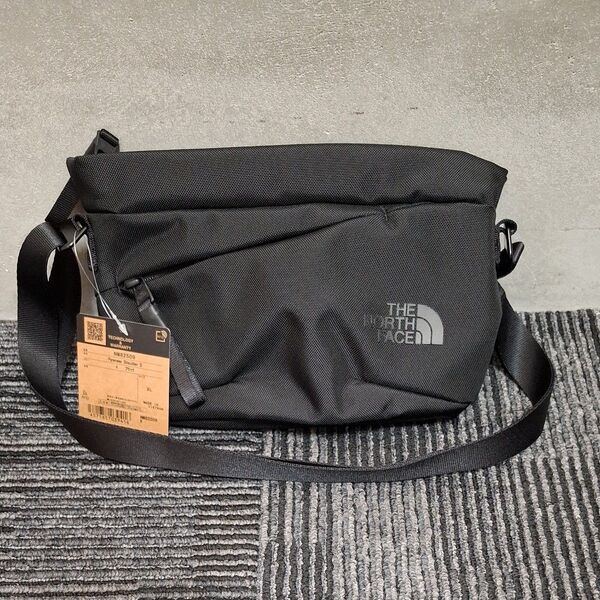 【新品未使用】 THE NORTH FACE ノースフェイス ピレネーショルダーS NM82509 黒 2L 新品タグ付き