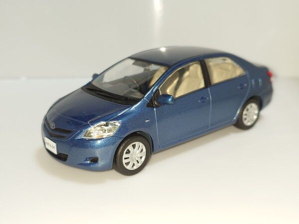 トヨタ ベルタ カラーサンプル ミニカー ブルー