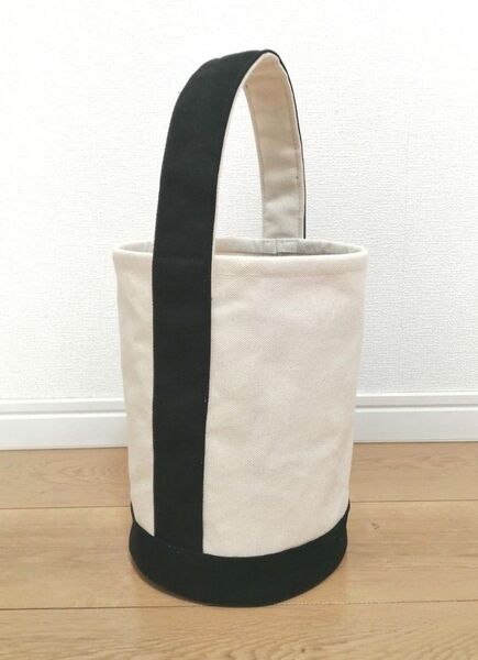 直径18cm バケツバッグ ワンハンドルバッグ 8号帆布 生成×黒 ハンドメイド 手作り
