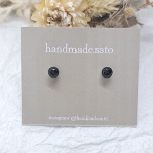 【398】5mm+α小粒レジンピアス(樹脂ポストピアス) ブラック