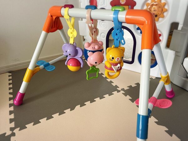 メロディファンファンジム ベビージム 赤ちゃんおもちゃ 音つき 西松屋