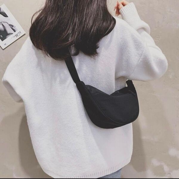 【セール中】ショルダーバッグ ユニセックス ブラック フラップバッグ 黒