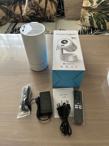 ポータブルプロジェクター ホワイト ジャンク品