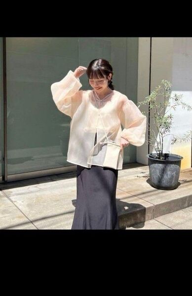 極美品★オーガンジーシアー2WAYブラウス hinari ヒナリ サーモンピンク
