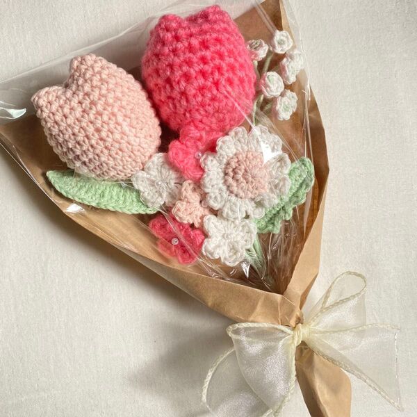 チューリップ デイジー かすみ草 パステルピンク 花束 編み物 枯れない花 お祝い ハンドメイド かぎ針編み