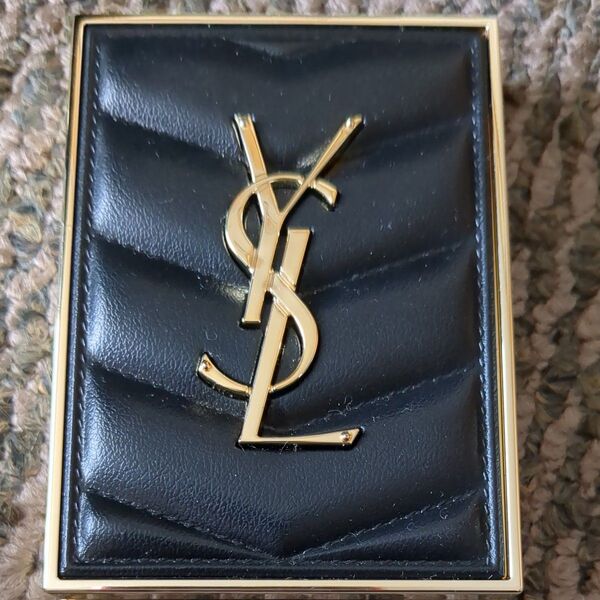 Yves Saint Laurent クチュールミニクラッチ アイシャドウ400