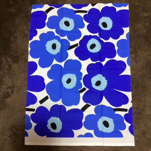 Marimekko マリメッコ ファブリック ピエニウニッコ 72cm×50cm 生地 はぎれ