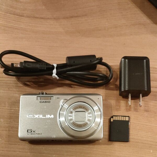 送料込み★動作品★1610万画素 EX-Z920★超軽量118g光学6倍 コンパクトデジタルカメラ CASIO EXILIM