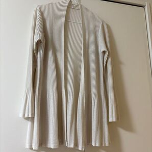 I’armoire de luxe、オフホワイトプリーツカーディガン