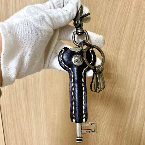 ヌメ革と合金 キーホルダー 手作り 手縫い ハンドメイド お洒落 キーホルダー
