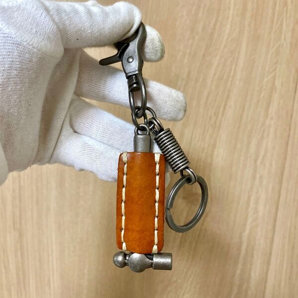 ヌメ革と合金 キーホルダー 手作り 手縫い ハンドメイド お洒落 キーホルダー