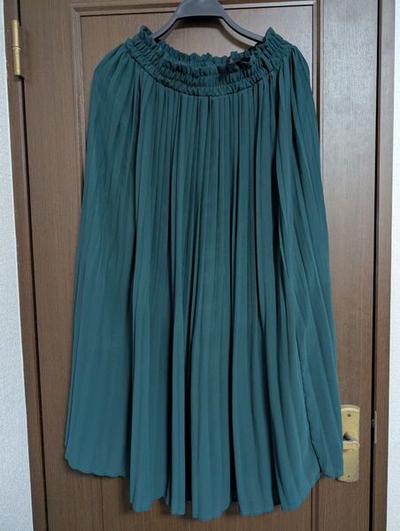 プリーツスカート 深緑 ミモレ丈 フレア