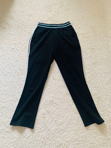 黒のジャージズボン 水色ライン入り レディース