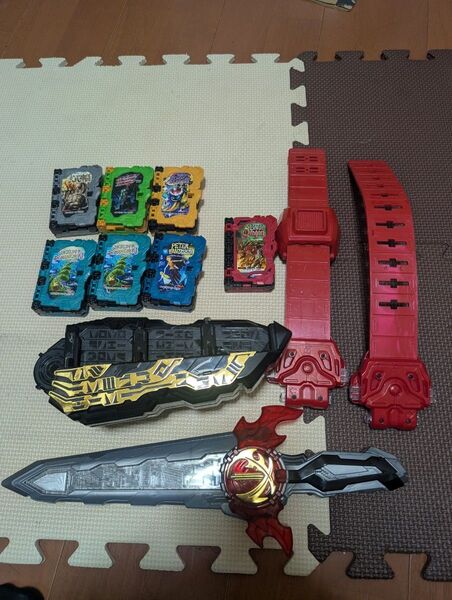 仮面ライダーセイバー 変身ベルト DX聖剣ソードライバー ブレイブドラゴン