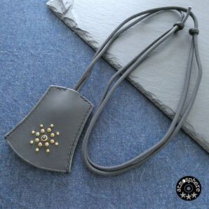 【手縫い】フラワースタッズの牛革クロシェット