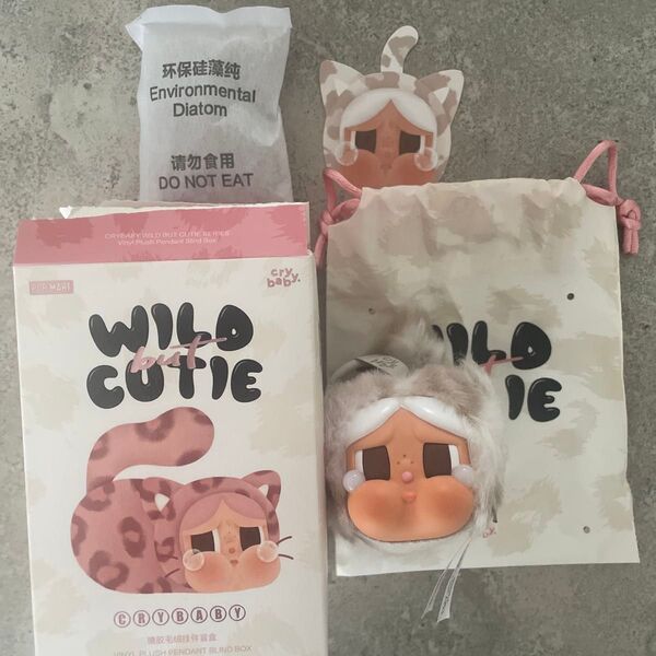 popmart crybaby 新作 ポップマート ぬいぐるみ キーホルダー 猫 wild but cutie